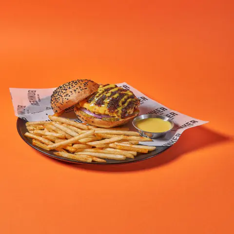 Sweet Bacon con queso americano y papas a la francesa